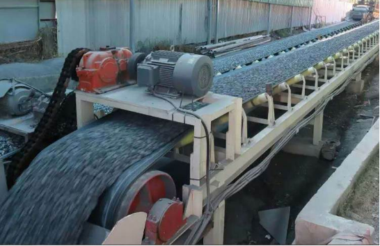 皮帶輸送機(jī)的結(jié)構(gòu) 皮帶輸送機(jī)的結(jié)構(gòu)